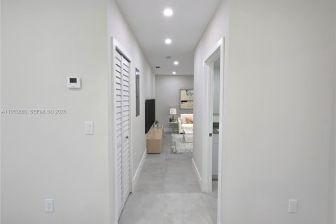 Villa ou maison à vendre à Miami, Floride: 4 chambres, 157 m2 № 2054795 - photo 28