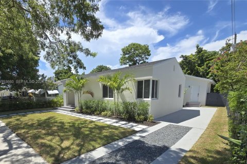 Villa ou maison à vendre à Miami, Floride: 4 chambres, 157 m2 № 2054795 - photo 5