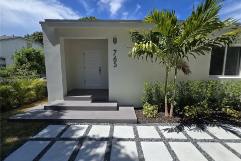Villa ou maison à vendre à Miami, Floride: 4 chambres, 157 m2 № 2054795 - photo 7