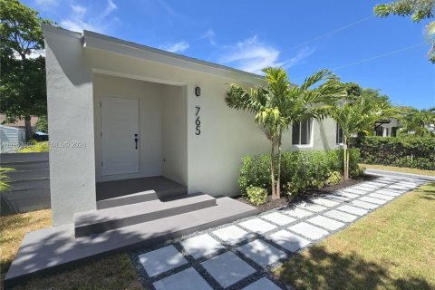 Villa ou maison à vendre à Miami, Floride: 4 chambres, 157 m2 № 2054795 - photo 6
