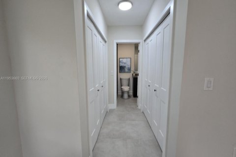 Villa ou maison à vendre à Miami, Floride: 4 chambres, 157 m2 № 2054795 - photo 20