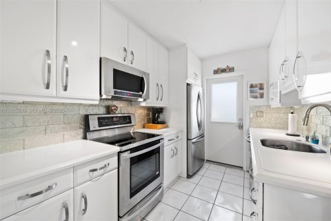 Condominio en venta en Deerfield Beach, Florida, 1 dormitorio, 65.03 m2 № 1983872 - foto 8