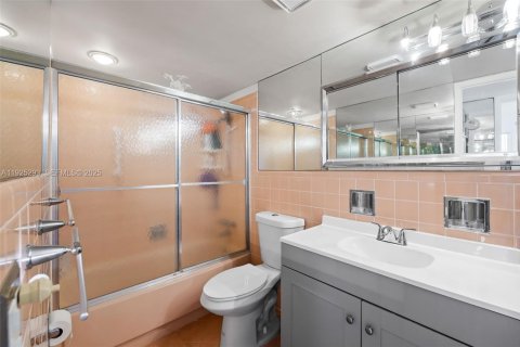 Condominio en venta en Deerfield Beach, Florida, 1 dormitorio, 65.03 m2 № 1983872 - foto 11