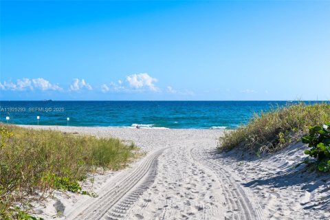 Condominio en venta en Deerfield Beach, Florida, 1 dormitorio, 65.03 m2 № 1983872 - foto 15