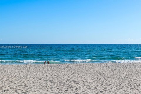 Condominio en venta en Deerfield Beach, Florida, 1 dormitorio, 65.03 m2 № 1983872 - foto 16