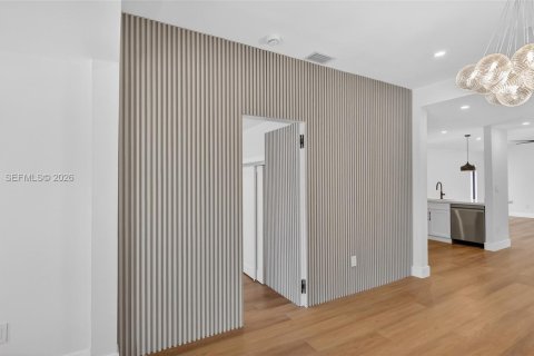 House in Miami, Florida 3 bedrooms, 128.86 sq.m. № 2046576 - photo 7