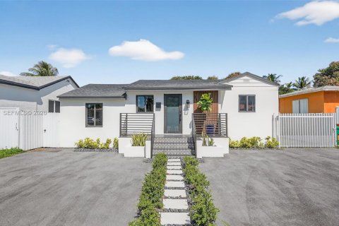 House in Miami, Florida 3 bedrooms, 128.86 sq.m. № 2046576