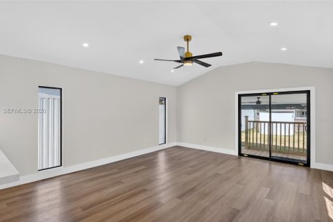 House in Miami, Florida 3 bedrooms, 128.86 sq.m. № 2046576 - photo 21