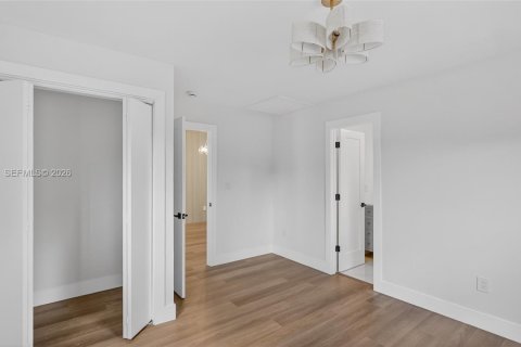 House in Miami, Florida 3 bedrooms, 128.86 sq.m. № 2046576 - photo 10