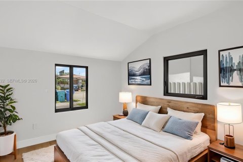House in Miami, Florida 3 bedrooms, 128.86 sq.m. № 2046576 - photo 6
