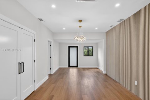 House in Miami, Florida 3 bedrooms, 128.86 sq.m. № 2046576 - photo 3