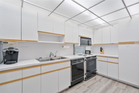 Copropriété à vendre à Miami Beach, Floride: 1 chambre, 113.81 m2 № 1965410 - photo 12