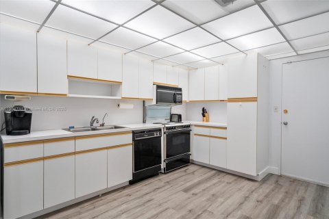 Copropriété à vendre à Miami Beach, Floride: 1 chambre, 113.81 m2 № 1965410 - photo 11