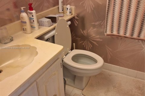 Condo in Lauderhill, Florida, 2 bedrooms  № 2194450 - photo 23