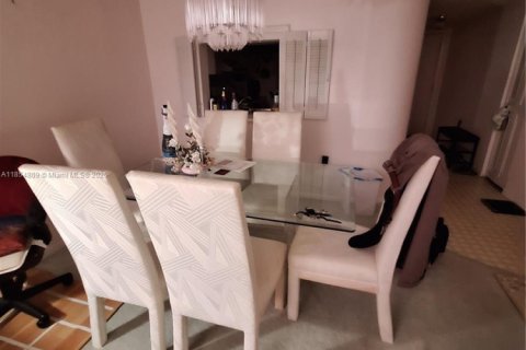 Condo in Lauderhill, Florida, 2 bedrooms  № 2194450 - photo 18