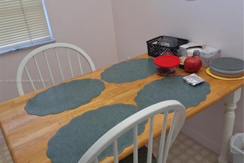 Condo in Lauderhill, Florida, 2 bedrooms  № 2194450 - photo 24