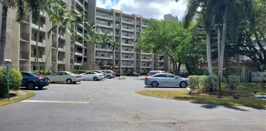 Condo in Lauderhill, Florida, 2 bedrooms  № 2194450