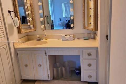 Condo in Lauderhill, Florida, 2 bedrooms  № 2194450 - photo 17