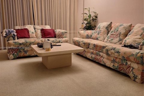 Condo in Lauderhill, Florida, 2 bedrooms  № 2194450 - photo 12