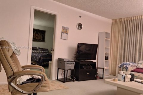Condo in Lauderhill, Florida, 2 bedrooms  № 2194450 - photo 13