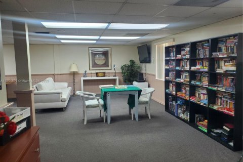 Condo in Lauderhill, Florida, 2 bedrooms  № 2194450 - photo 7