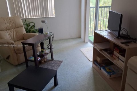 Condo in Lauderhill, Florida, 2 bedrooms  № 2194450 - photo 16