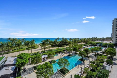 Condominio en Bal Harbour, Florida, 2 dormitorios № 2260633