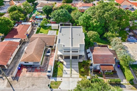 Immobilier commercial à vendre à Miami, Floride: 218.41 m2 № 2002523 - photo 3