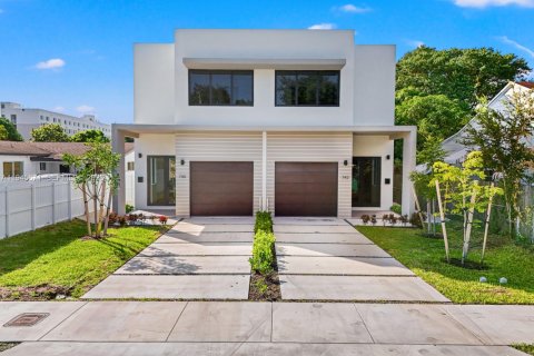 Immobilier commercial à Miami, Floride 218.41 m2 № 2002523