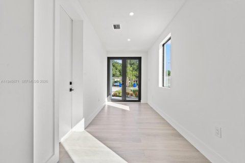 Immobilier commercial à vendre à Miami, Floride: 218.41 m2 № 2002523 - photo 26