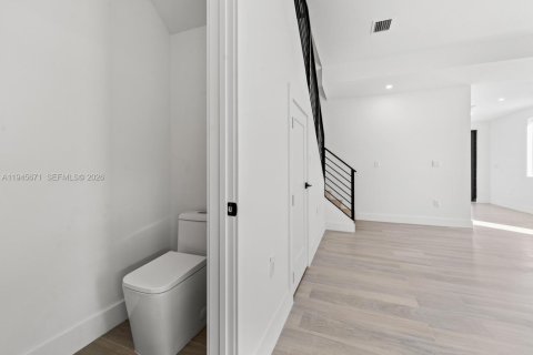 Immobilier commercial à vendre à Miami, Floride: 218.41 m2 № 2002523 - photo 25