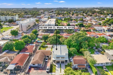 Immobilier commercial à vendre à Miami, Floride: 218.41 m2 № 2002523 - photo 4