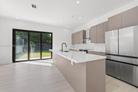 Immobilier commercial à vendre à Miami, Floride: 218.41 m2 № 2002523 - photo 13