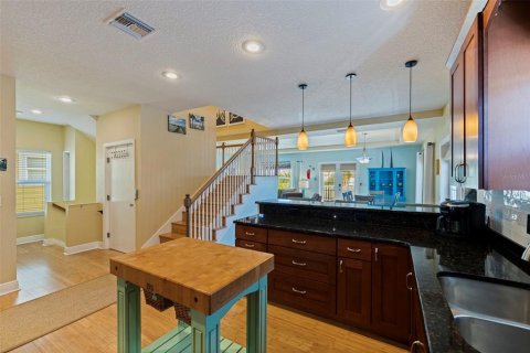 House in Gulfport, Florida 4 bedrooms, 217.39 sq.m. № 2109426 - photo 19