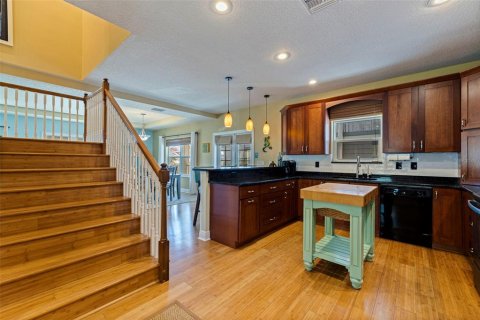 House in Gulfport, Florida 4 bedrooms, 217.39 sq.m. № 2109426 - photo 16