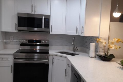 Copropriété à louer à Lauderdale-by-the-Sea, Floride: 1 chambre, 78.97 m2 № 2038673 - photo 9