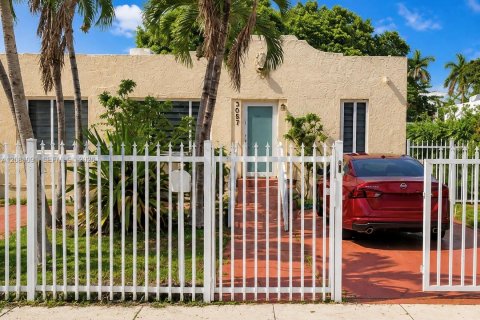 Villa ou maison à Miami, Floride 3 chambres, 132.76 m2 № 2341174