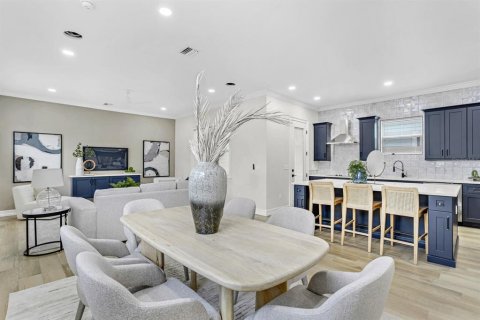 Villa ou maison à vendre à Saint Petersburg, Floride: 4 chambres, 229.56 m2 № 1344395 - photo 3