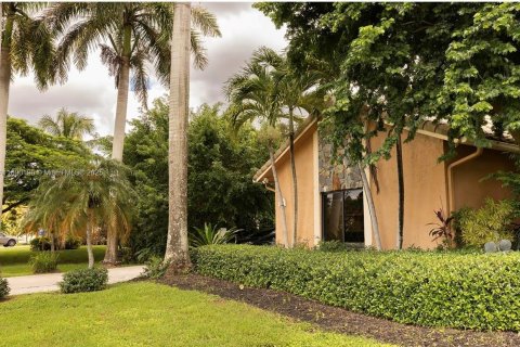 Casa en venta en Davie, Florida, 4 dormitorios, 279.08 m2 № 1945773 - foto 4