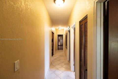 Casa en venta en Davie, Florida, 4 dormitorios, 279.08 m2 № 1945773 - foto 25