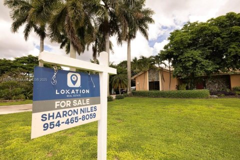 Casa en venta en Davie, Florida, 4 dormitorios, 279.08 m2 № 1945773 - foto 2