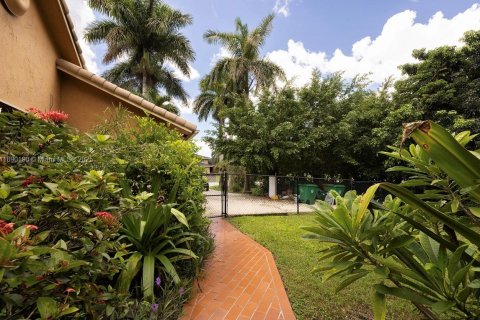 Casa en venta en Davie, Florida, 4 dormitorios, 279.08 m2 № 1945773 - foto 5