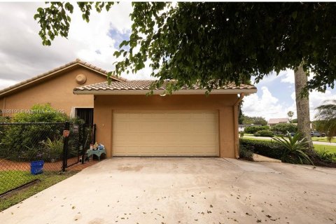 Casa en venta en Davie, Florida, 4 dormitorios, 279.08 m2 № 1945773 - foto 9