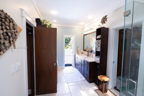 Casa en venta en Davie, Florida, 4 dormitorios, 279.08 m2 № 1945773 - foto 24