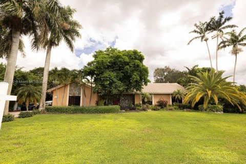 Casa en venta en Davie, Florida, 4 dormitorios, 279.08 m2 № 1945773 - foto 1