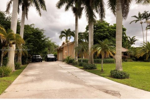 Casa en venta en Davie, Florida, 4 dormitorios, 279.08 m2 № 1945773 - foto 7
