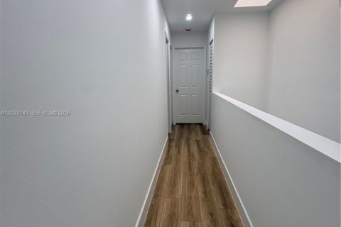 Townhouse in Miami, Florida 2 bedrooms, 110.55 sq.m. № 2077971 - photo 11