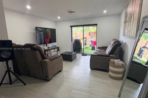 Townhouse in Miami, Florida 2 bedrooms, 110.55 sq.m. № 2077971 - photo 7