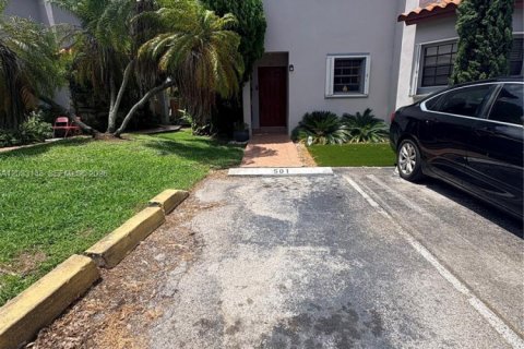 Townhouse in Miami, Florida 2 bedrooms, 110.55 sq.m. № 2077971 - photo 20