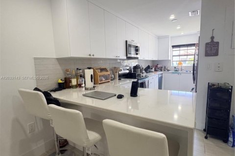 Townhouse in Miami, Florida 2 bedrooms, 110.55 sq.m. № 2077971 - photo 5